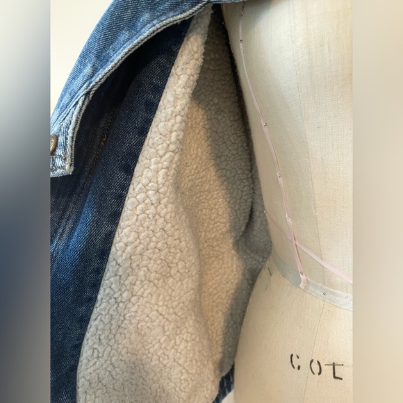 Vintage shearling lined jean jacket with zig zag snap detail - Picture 3 of 6